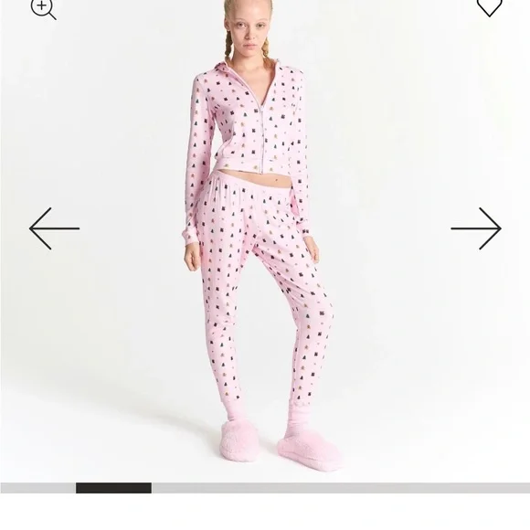 Cactus Plant Flea Market x SKIMS
PLUSH POINTELLE ZIP UP HOODIE Small - Picture 3 of 9